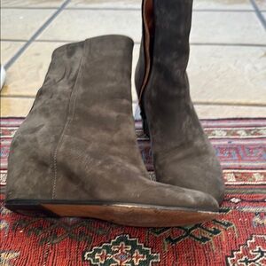 Elegant Brown Suede Women's Boots